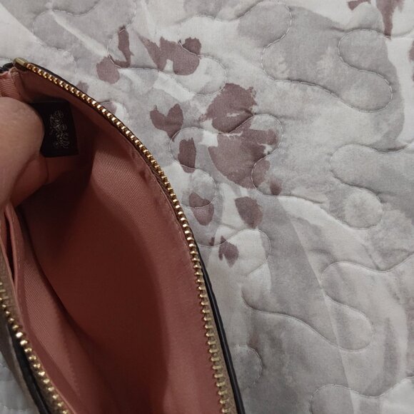 *** BUNDLE FOR   @kathytreto NWT Coach Floral Wristlet - Picture 6 of 8